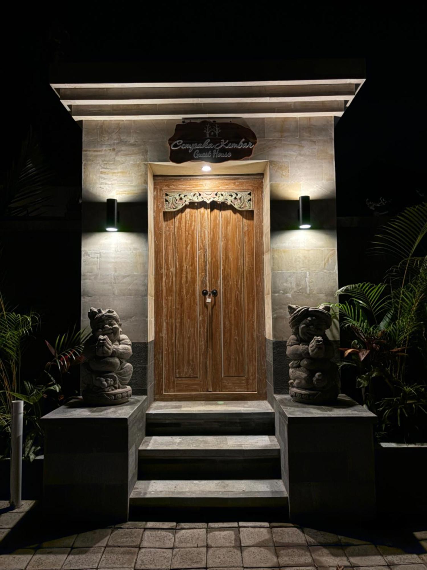 Cempaka Kembar Guest House ウブド エクステリア 写真