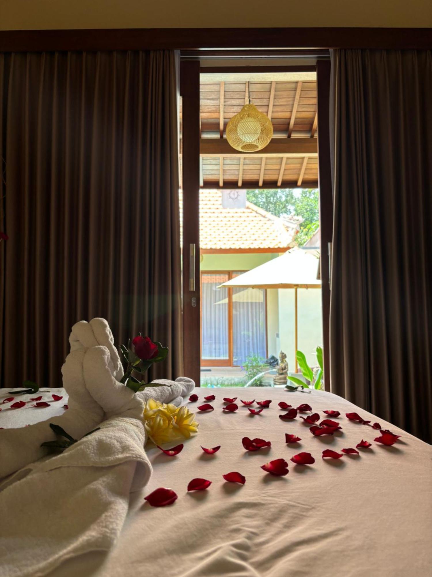 Cempaka Kembar Guest House ウブド エクステリア 写真