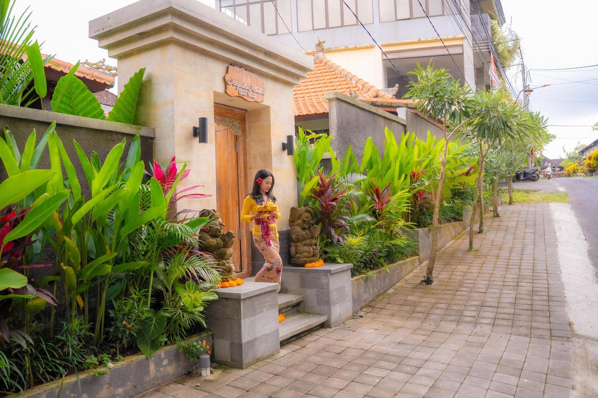 Cempaka Kembar Guest House ウブド エクステリア 写真