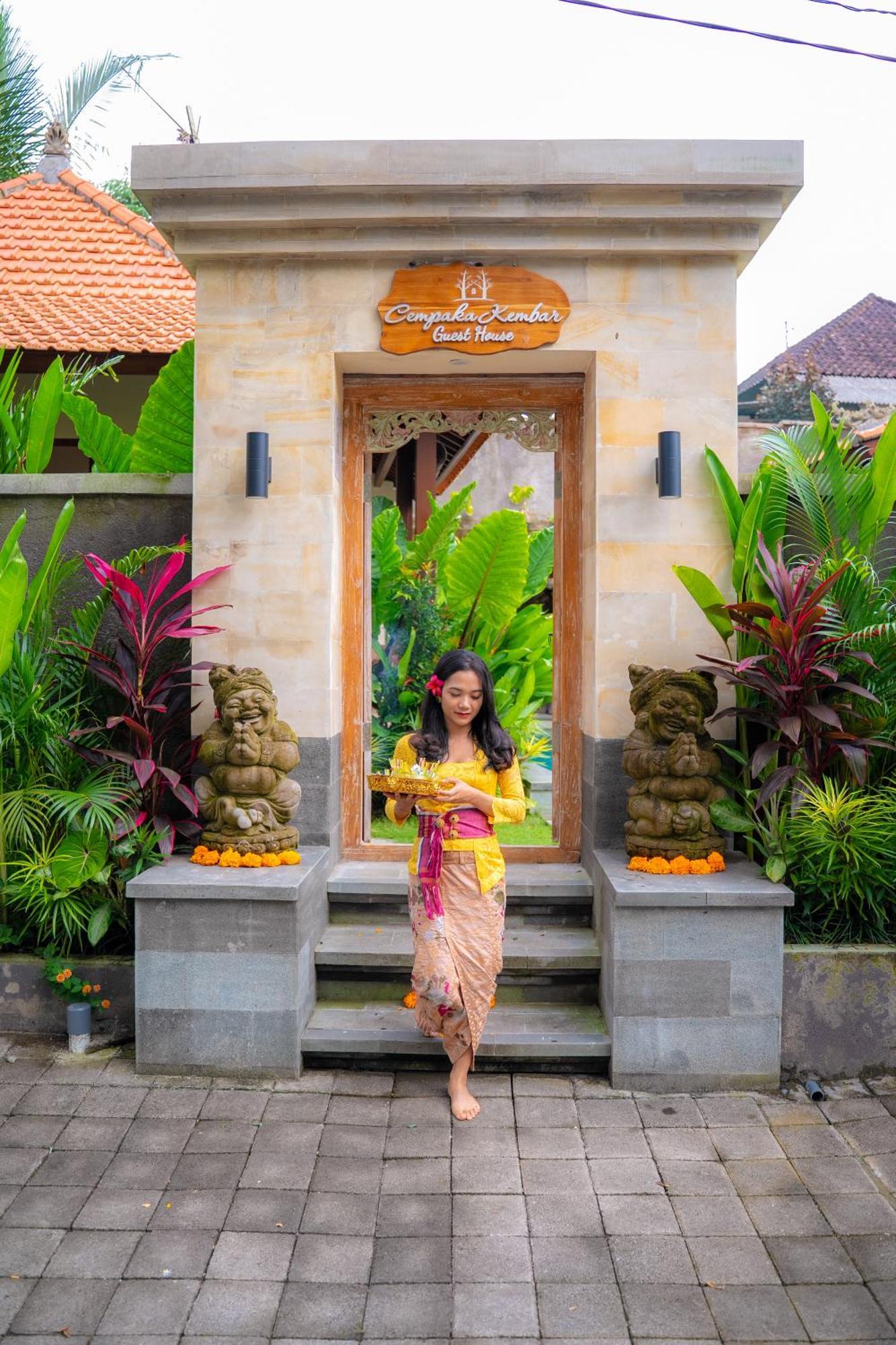 Cempaka Kembar Guest House ウブド エクステリア 写真