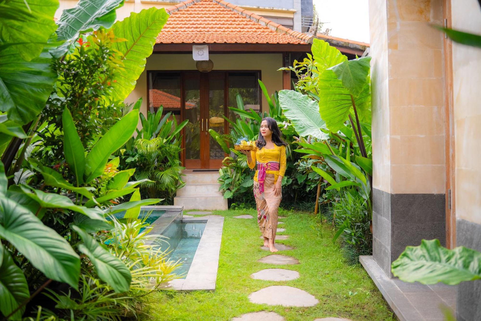 Cempaka Kembar Guest House ウブド エクステリア 写真